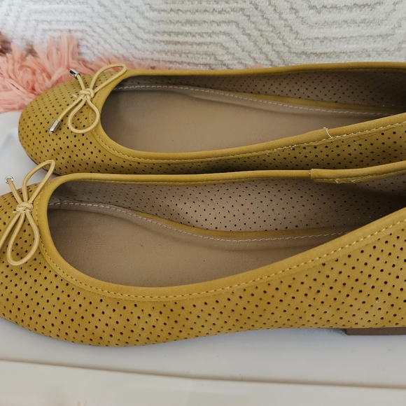 New! Esprit Orly flats - Picture 2 of 5